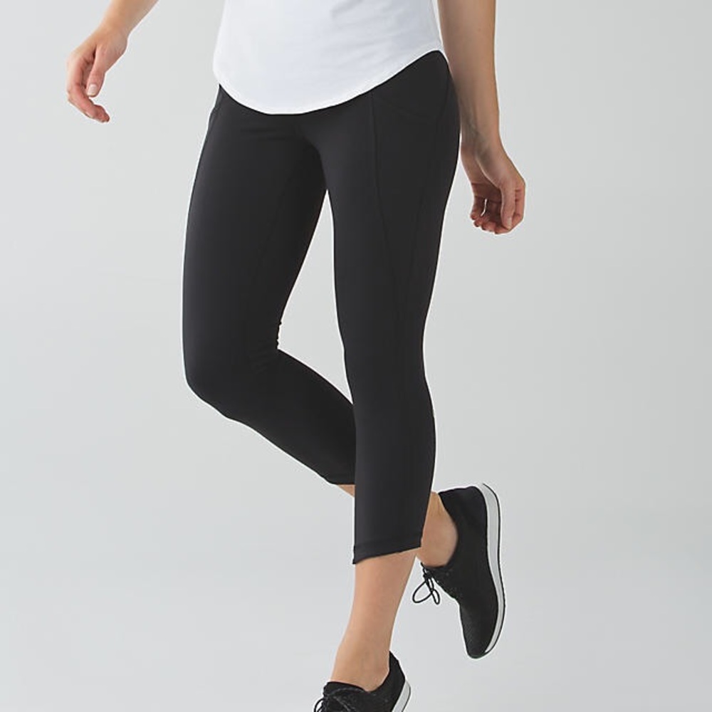 Lululemon exquisite crop in black